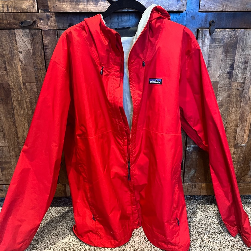NWOT MEN’S Patagonia Rain Jacket
